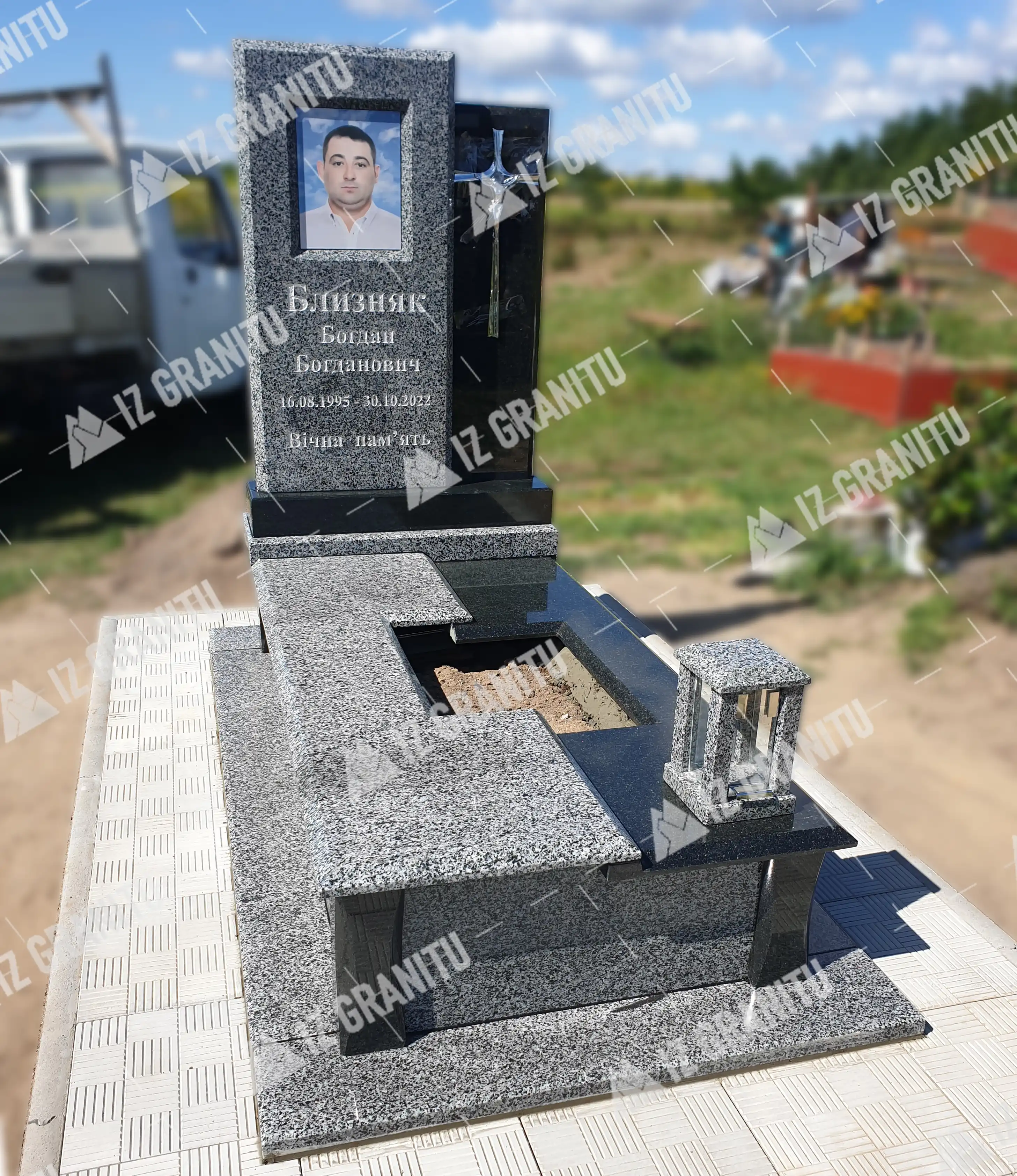 Одинарний пам'ятник 7